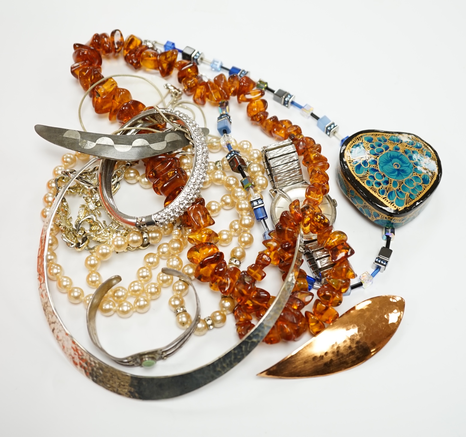 A quantity of assorted of jewellery, mainly costume but including silver and 925, watches, medals etc.